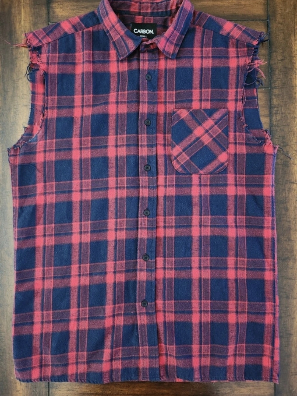 CARBON Plaid Sleeveless Shirt in Red & Blue Small